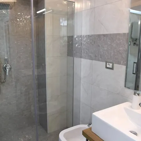 Domus Elegans In Centro Semesterbostad